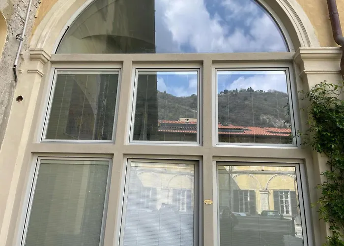 L'arco Del Convento * كومو